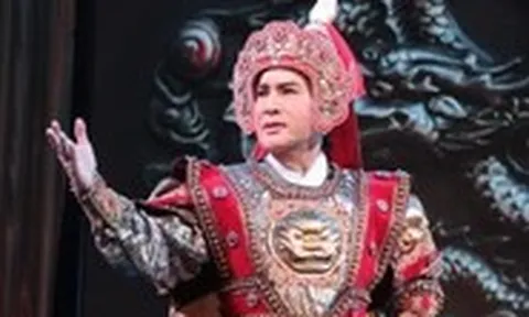 Kim Tử Long, Trịnh Kim Chi làm vua và hoàng hậu trong nhạc kịch phong cách Broadway