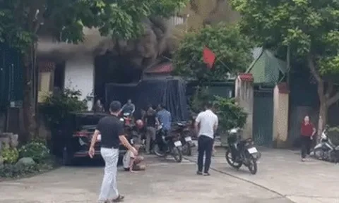 Vụ cháy 3 người tử vong ở Hà Nội: Nhân chứng kể phút công nhân leo mái thoát thân