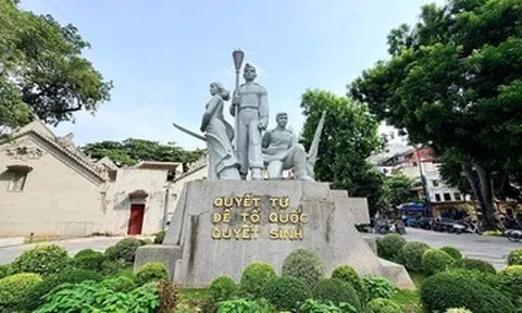 Hà Nội thông tin việc di dời tượng đài 'Quyết tử để Tổ quốc quyết sinh'