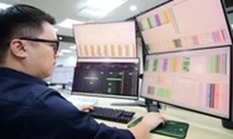 Chứng khoán 21-8: VN-Index hồi phục nhưng dòng tiền vẫn mất hút, nên mua hay chờ?