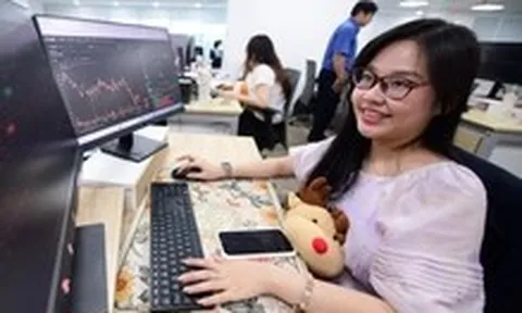 Cổ phiếu chứng khoán đồng loạt trần tím, điều gì kéo VN-Index tăng hơn 33 điểm?