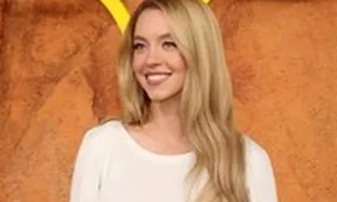Sydney Sweeney đâu chỉ mặc gợi cảm