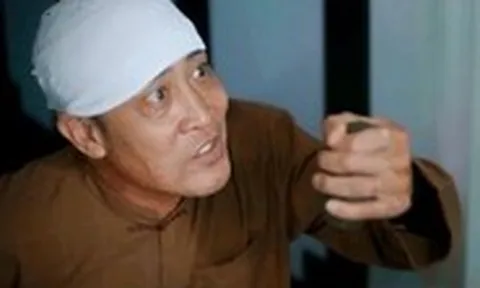 Lửa trắng: Bộ râu 'bất thường' và sự đáng thương của trùm xã hội đen