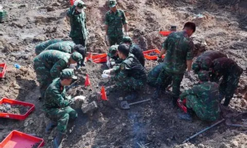 Tìm thấy thêm 24 hài cốt liệt sĩ cùng khăn, chai dầu gió ở công viên Lê Thị Riêng