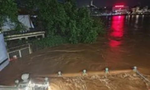 Bão số 4 trút mưa lớn, dân ở Lạng Sơn 'mất ngủ' vì lũ dâng nhanh