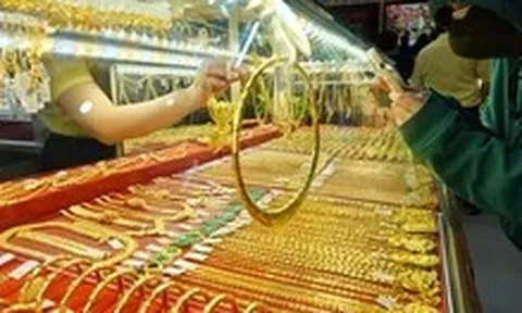 Đọc nhanh 24-8: Đồng USD tăng trở lại, giá vàng giảm nhẹ