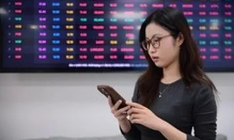Cổ đông ngành chứng khoán mong ngày 'vào bờ'