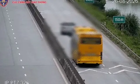 Hai trường hợp tài xế ô tô đầu tiên bị xử phạt vì không giữ khoảng cách trên cao tốc