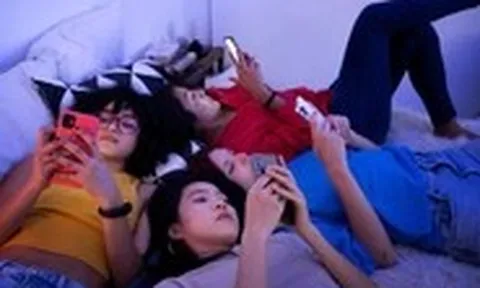 Hệ lụy từ video ngắn: Vòng lặp khiến trẻ 'mắc kẹt' trong ma trận nội dung