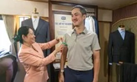 Xem phim, may đo veston, thuê áo dài cổ phục trên tàu du lịch Huế - Phong Nha