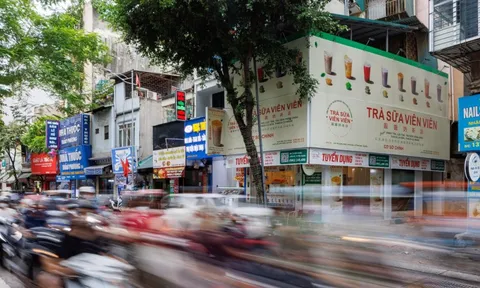 Vì sao các quán trà sữa giá 'rẻ như cho' cùng đổ về 1 con phố ở Hà Nội