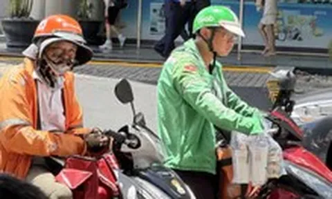 Cuộc giằng co trên mỗi cuốc xe công nghệ ngày lễ