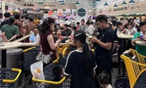 Ngày cuối nghỉ lễ 2-9: Người dân tranh thủ mua sắm, cà phê trước khi trở lại guồng công việc