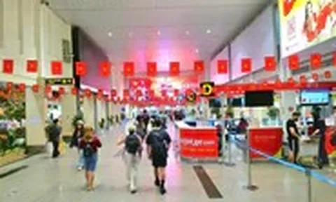 Rực rỡ cờ đỏ sao vàng, Vietjet đưa niềm vui Tết Độc lập vào từng chuyến bay