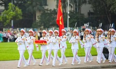 Nghìn người đến Quảng trường Ba Đình từ 4h dự Lễ Thượng cờ ngày Quốc Khánh