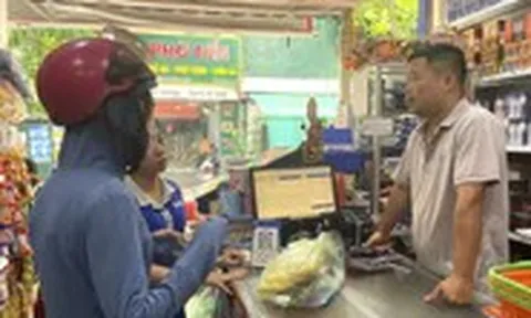 Bán gói snack vài ngàn đồng: Thuế bắt xuất hóa đơn, nhưng người mua không nhận, có nghịch lý?