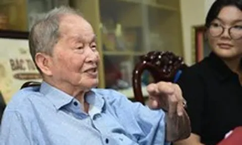 Tuổi 18 rưng rưng nghe chuyện yêu nước của người anh hùng 98 tuổi
