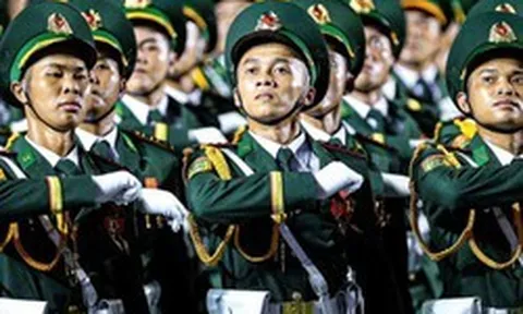 Sĩ quan nghỉ hưu trước hạn được trợ cấp 5 tháng lương mỗi năm, không bị trừ lương hưu