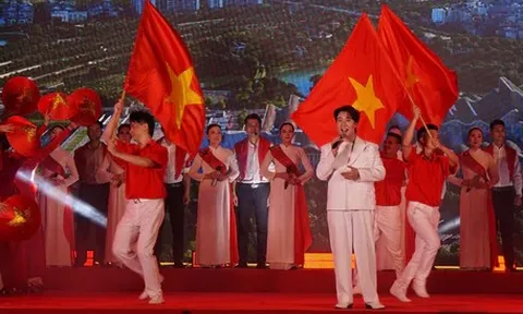 ‘Mùa thu độc lập’ bừng sáng bên hồ Gươm đêm Quốc khánh