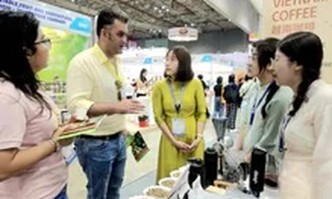 Khách quốc tế bất ngờ với hạt điều, cà phê chồn, bánh mì cấp đông... của Việt Nam