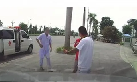 Vụ chở bệnh nhân 16km thu 9,5 triệu đồng: Tài xế và người mặc áo blouse xin lỗi, muốn khắc phục hậu quả