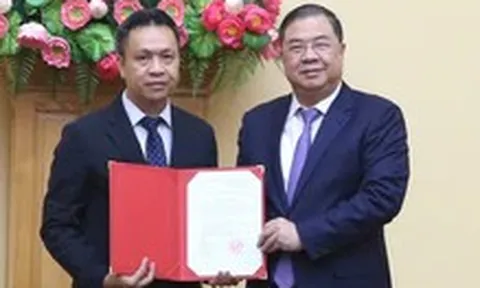Trao quyết định bổ nhiệm Thứ trưởng Bộ Công Thương Nguyễn Việt Sơn