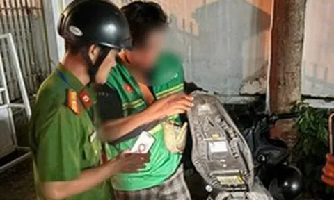Công an đồng loạt kiểm tra hàng chục tài xế công nghệ lúc 22h