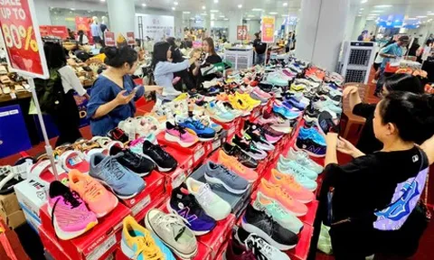 Mua giày Nike, Adidas… giá mấy trăm ngàn mà vẫn 'hy vọng'... không giả, lãnh đạo Adidas tiết lộ gì?
