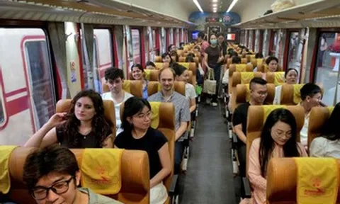 Phó giám đốc BV Bạch Mai nói về hành trình 500 y bác sĩ đi tàu về Ninh Bình mỗi ngày