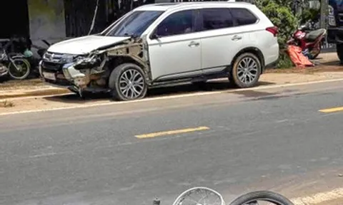 Va chạm với ô tô, xe máy bốc cháy, người đàn ông tử vong