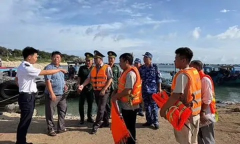 Tàu cá cùng 21 người gặp sự cố giữa vùng biển động mạnh