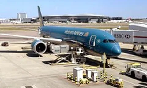 Vietnam Airlines thông tin chuyến bay từ TP.HCM đi London gặp sự cố không lưu