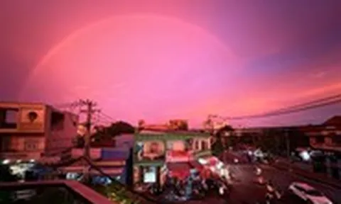 Đẹp nao lòng hoàng hôn TP.HCM sau cơn mưa chiều