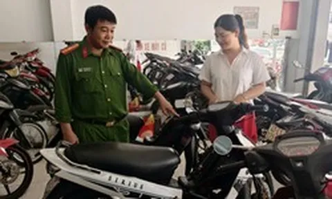 Công an kiểm tra loạt các quán karaoke, tiệm cầm đồ...