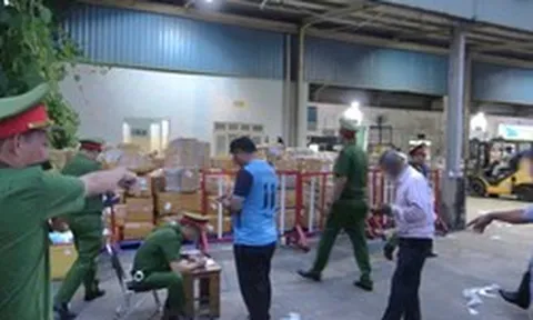 Công an kiểm tra nhiều nhân viên tại sân bay ngay trong giờ làm việc