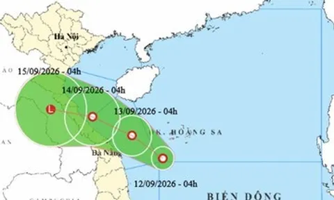 Áp thấp nhiệt đới mới trên Biển Đông hướng về Nghệ An đến TP Huế