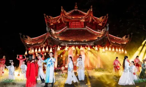 Văn Miếu - Quốc Tử Giám đẹp ảo diệu trong đêm ‘Khai văn’