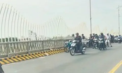 Thiếu tá quân đội cứu thanh niên nhảy cầu, cả hai cùng mất tích