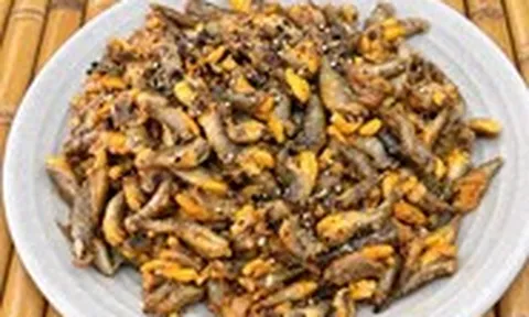 Cá bống trứng kho tiêu, ăn với cơm nóng thì bao sạch nồi