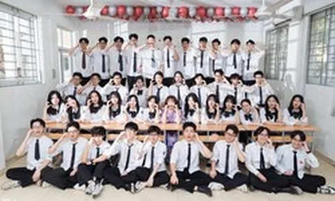 Một lớp có 93% học sinh SAT từ 1.500, 34 em IETLS từ 8.0, 17 suất du học quốc tế