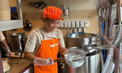 Doanh nhân Nguyễn Quốc Cường mở quán phở