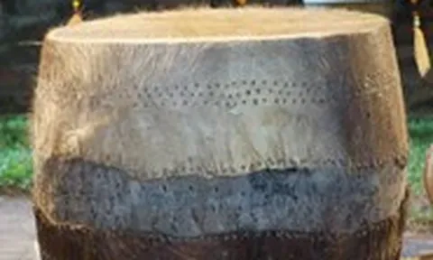 Kỳ lạ những chiếc trống có tai ở Tây Nguyên