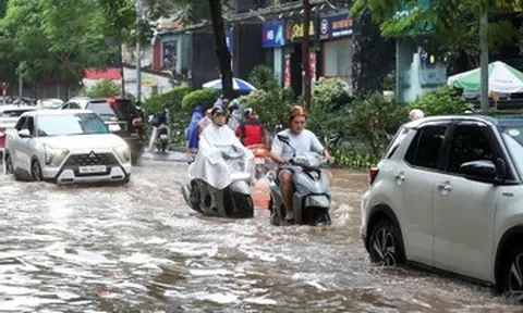Hà Nội mưa lớn kéo dài, các công trình chống ngập khẩn cấp hoạt động thế nào?