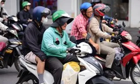 Tài xế công nghệ kể góc khuất đằng sau thu nhập 15 triệu đồng/tháng