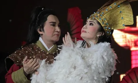 Hoa Hạ nhớ vị giám đốc ‘chịu chơi’ để có cải lương hoành tráng Kim Vân Kiều, Chiếc áo thiên nga