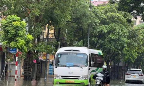 Hà Nội: Điểm ngập từng mất 4-10 giờ rút nước, nay nhanh đến bất ngờ