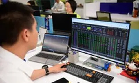 VN-Index bất ngờ đảo chiều giảm trong 15 phút cuối, khối ngoại mua bán đột biến