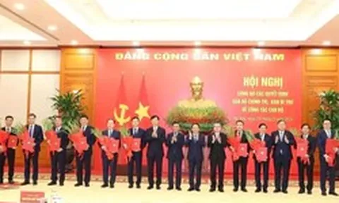 Công bố 12 quyết định của Bộ Chính trị, Ban Bí thư về công tác cán bộ