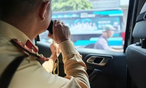 CSGT Hà Nội bí mật ghi hình, xử lý loạt xe limousine đón, trả khách sai quy định