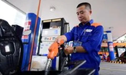 Vì sao xăng dầu tăng giá mạnh?